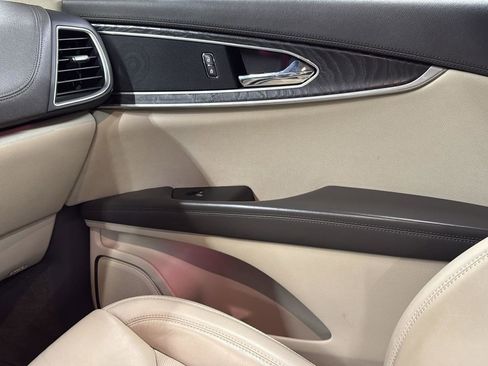 Used 2017 Lincoln MKX Select w/ Select Plus Package image 24