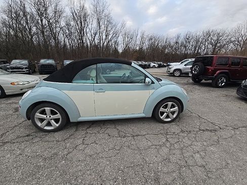 Used 2010 Volkswagen Beetle Convertible image 9