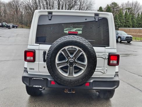 Used 2019 Jeep Wrangler Unlimited Sahara image 8