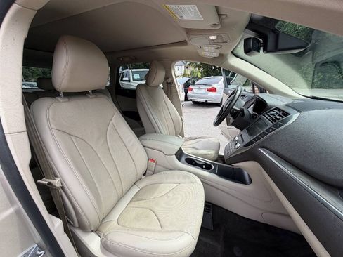 Used 2017 Lincoln MKC Reserve FWD image 17