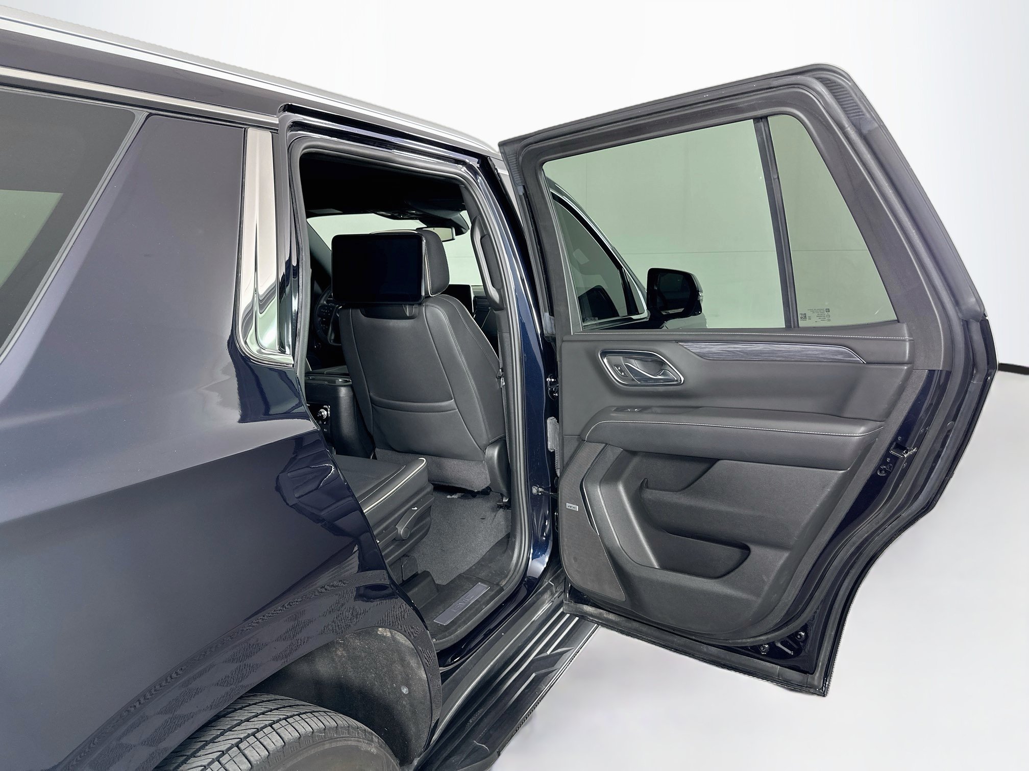 Used 2024 GMC Yukon SLT w/ SLT Premium Package AWD/4WD image 32