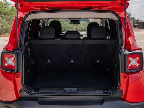 Used 2023 Jeep Renegade Altitude AWD/4WD image 23