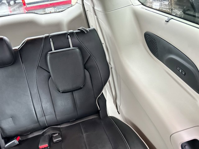 Used 2024 Chrysler Pacifica Limited w/ Uconnect Theater Family Group AWD/4WD image 18