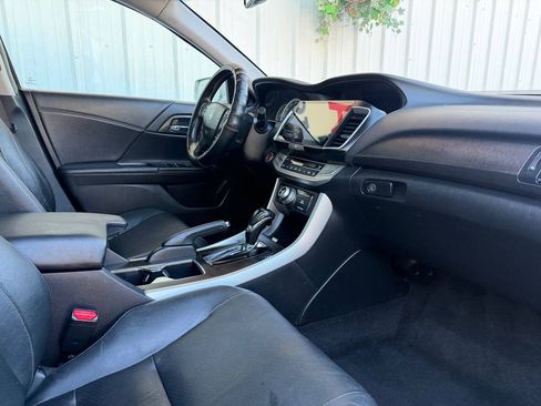 Used 2014 Honda Accord Touring image 12