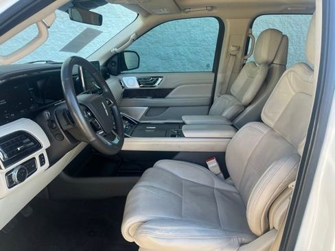 Used 2020 Lincoln Navigator Reserve w/ Luxury Package image 4