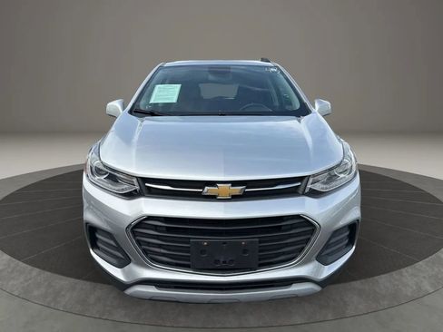 Used 2018 Chevrolet Trax LT w/ LT Convenience Package image 2