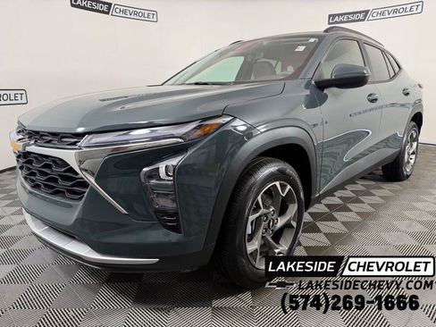 New 2026 Chevrolet Trax LT FWD image 1