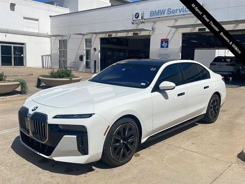 Used 2023 BMW i7 xDrive60 w/ Executive Package 2 AWD/4WD image 1