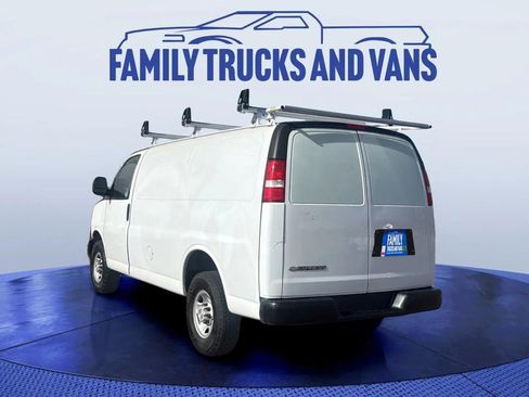 Used 2023 Chevrolet Express 3500 w/ Driver Convenience Package image 3