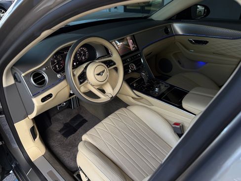 Used 2023 Bentley Flying Spur V8 AWD/4WD image 21