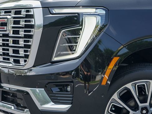 New 2026 GMC Yukon Denali w/ Denali Reserve Package AWD/4WD image 3
