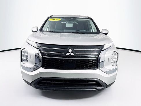 Used 2025 Mitsubishi Outlander ES AWD/4WD image 2
