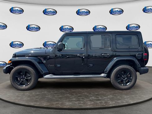 Used 2022 Jeep Wrangler Unlimited Sahara AWD/4WD image 2