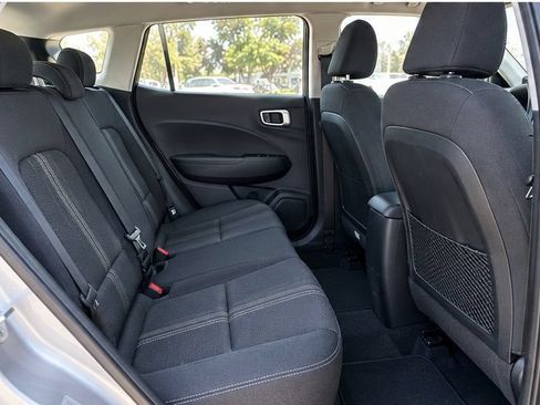 Used 2024 Hyundai Venue SEL FWD image 8