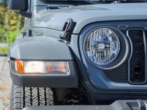 New 2025 Jeep Gladiator Sport w/ Premium Package image 12