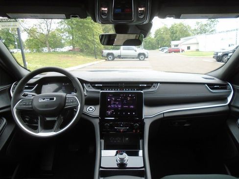 New 2025 Jeep Grand Cherokee L Laredo w/ Luxury Tech Group I image 12