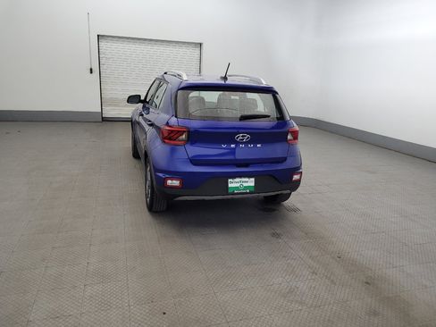 Used 2024 Hyundai Venue SEL FWD image 6