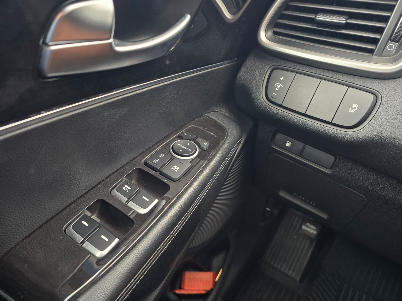 Used 2018 Kia Sorento AWD image 23
