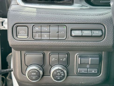 Used 2022 GMC Yukon Denali w/ Denali Ultimate Package image 14