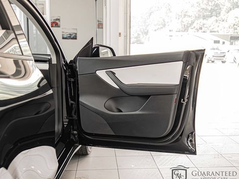 Used 2021 Tesla Model Y Long Range AWD/4WD image 36