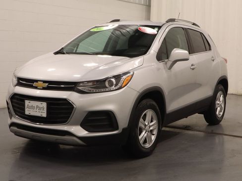 Used 2020 Chevrolet Trax LT w/ LT Convenience Package AWD/4WD image 7