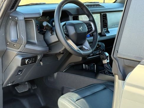 New 2025 Ford Bronco Badlands image 6