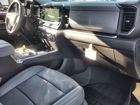 New 2026 GMC Sierra 2500 SLT w/ SLT Premium Package image 30