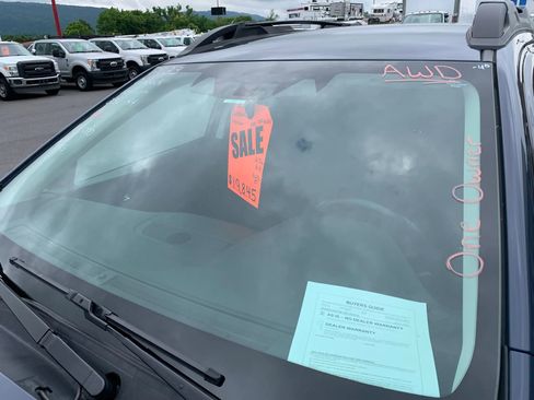 Used 2023 Subaru Outback Premium AWD/4WD image 4