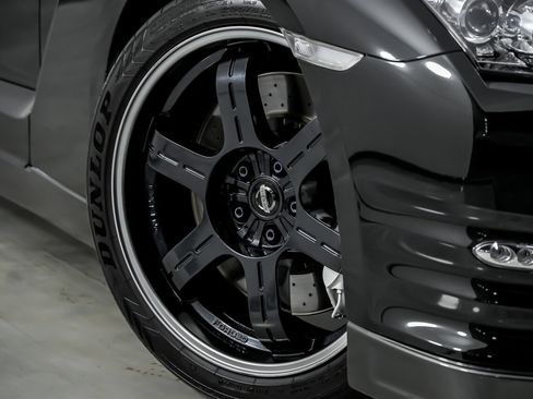 Used 2013 Nissan GT-R Black Edition image 4