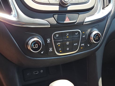 Used 2020 Chevrolet Equinox LT AWD/4WD image 16
