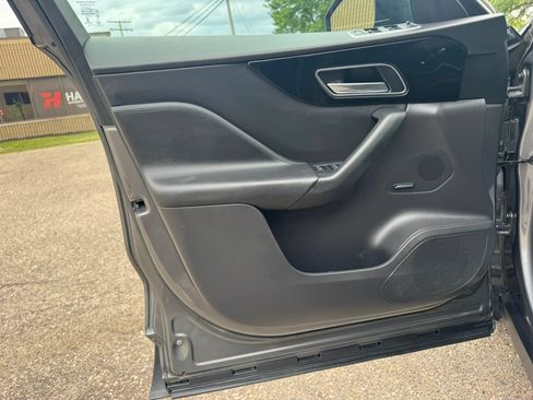 Used 2019 Jaguar F-PACE Premium AWD/4WD image 27