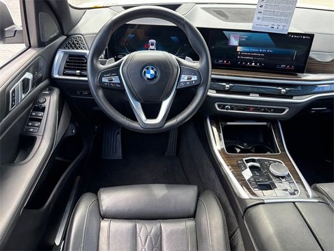 Used 2025 BMW X5 xDrive50e image 6