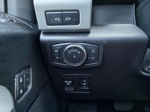Used 2018 Ford F150 Lariat w/ Equipment Group 502A Luxury AWD/4WD image 20