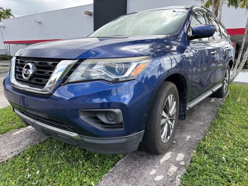 Used 2020 Nissan Pathfinder S image 2