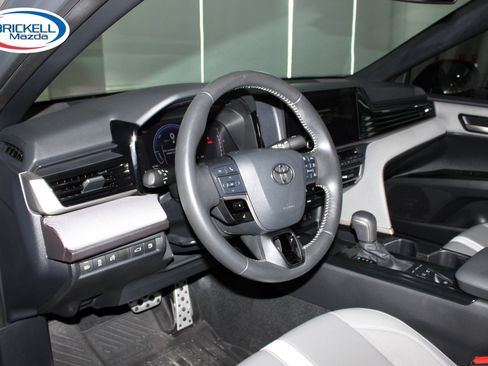 Used 2025 Toyota Camry SE FWD image 27