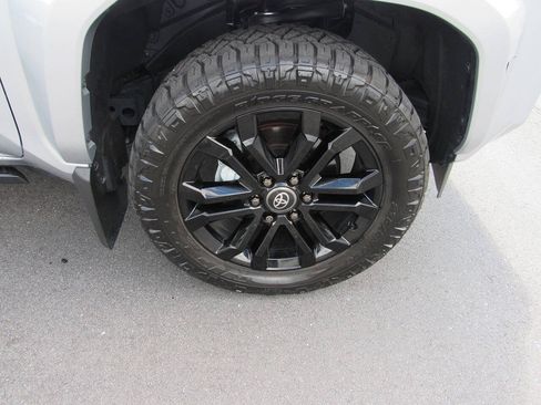 Used 2025 Toyota 4Runner Platinum AWD/4WD image 15