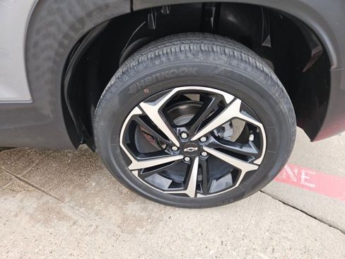 Used 2023 Chevrolet TrailBlazer RS w/ Sun and Liftgate Package image 9