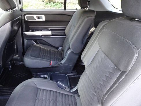 Used 2020 Ford Explorer XLT w/ Comfort Package AWD/4WD image 17