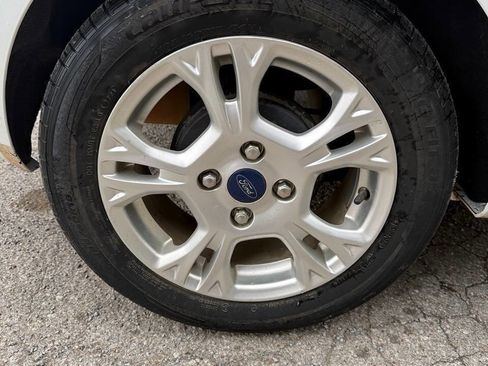 Used 2015 Ford Fiesta SE FWD image 24