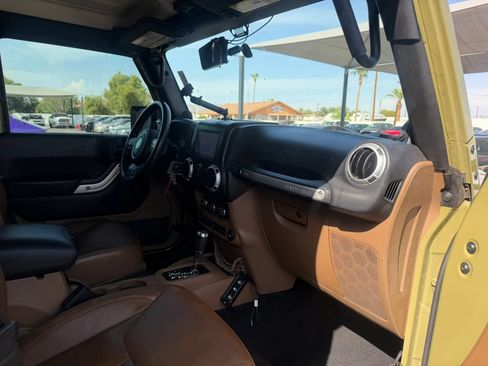 Used 2013 Jeep Wrangler Unlimited Rubicon w/ Dual Top Group AWD/4WD image 29