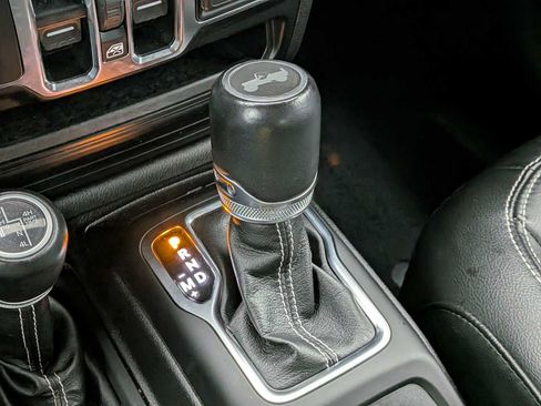 Used 2022 Jeep Wrangler Unlimited Sahara w/ Cold Weather Group image 30