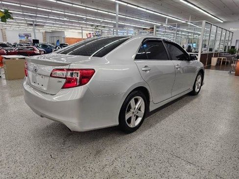 Used 2014 Toyota Camry SE FWD image 5