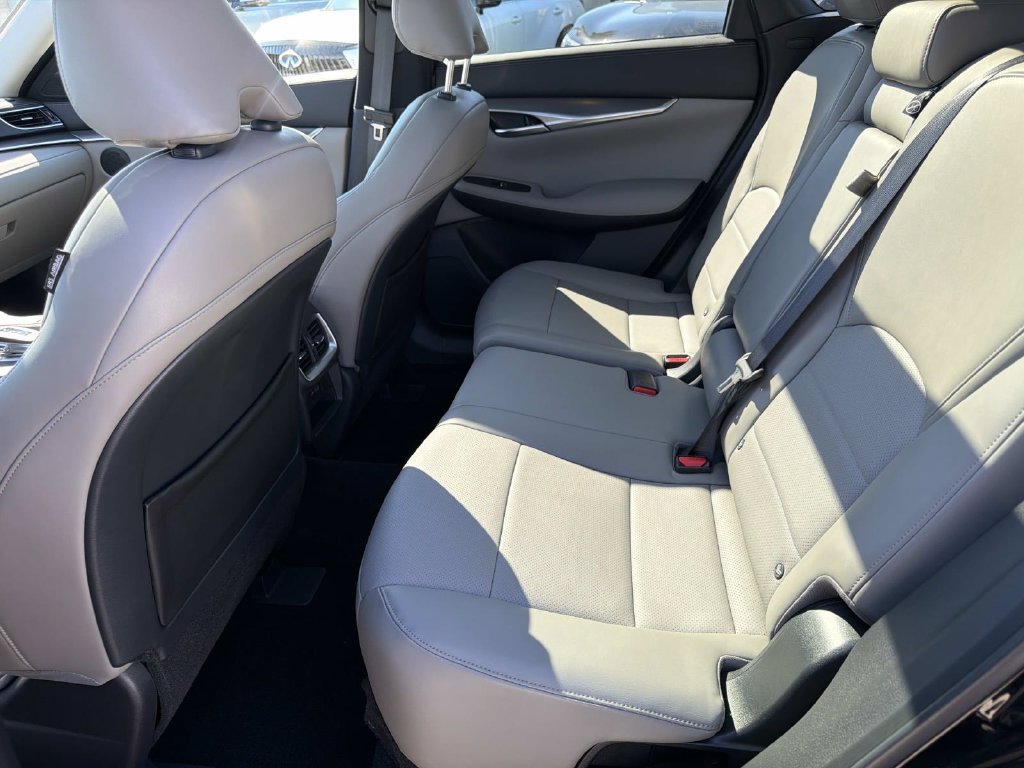 Certified 2023 INFINITI QX50 Luxe FWD image 12