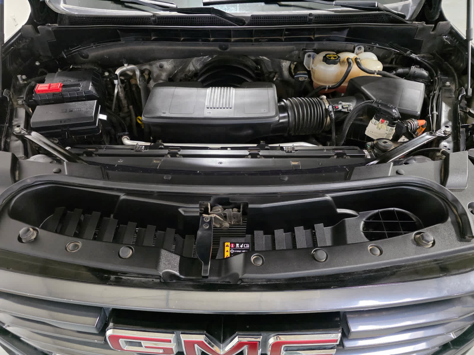 Used 2024 GMC Yukon AT4 AWD/4WD image 8