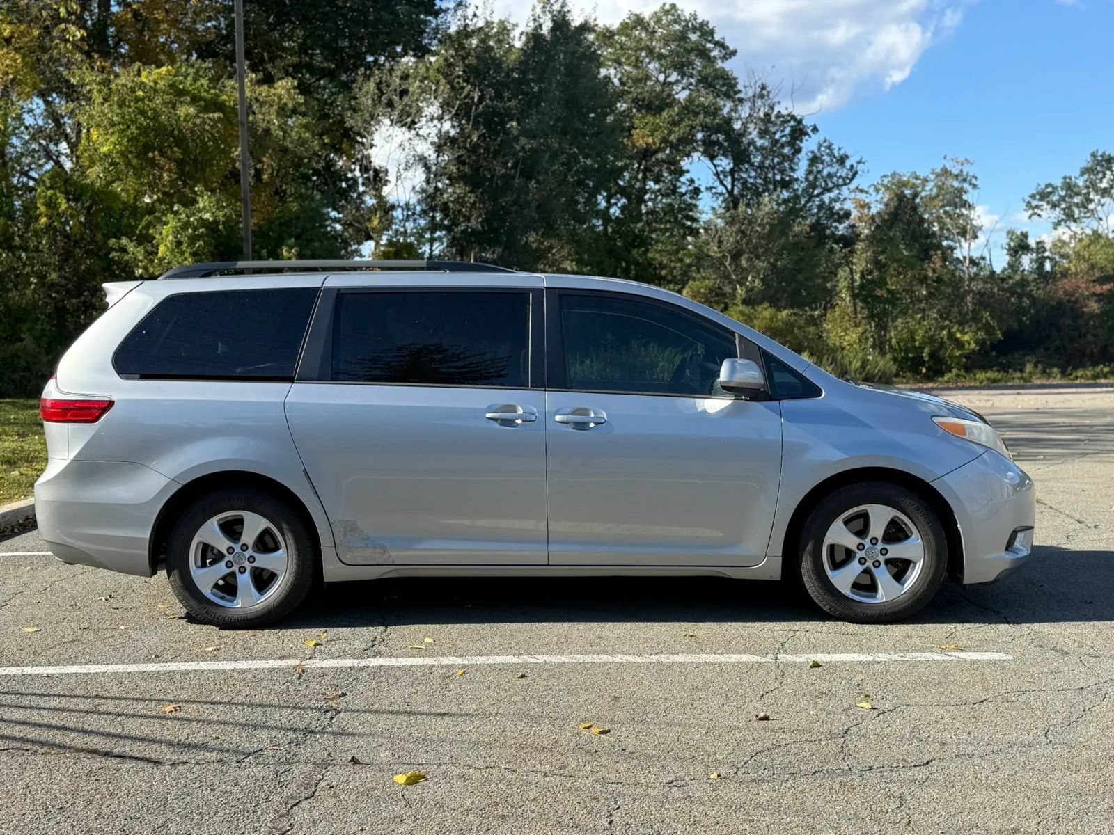 Used 2017 Toyota Sienna LE FWD image 4