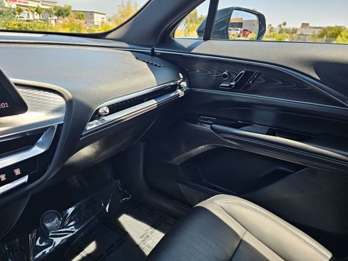 Used 2024 Cadillac Lyriq Luxury RWD image 36