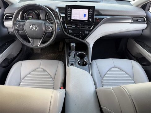 Used 2023 Toyota Camry SE image 10
