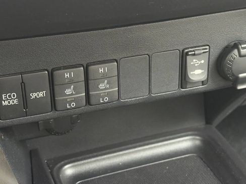 Used 2013 Toyota RAV4 Limited FWD image 31