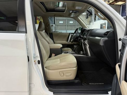 Used 2016 Toyota 4Runner SR5 Premium AWD/4WD image 32