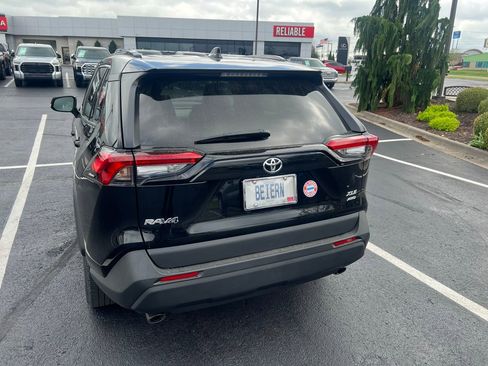 Used 2021 Toyota RAV4 XLE Premium image 6